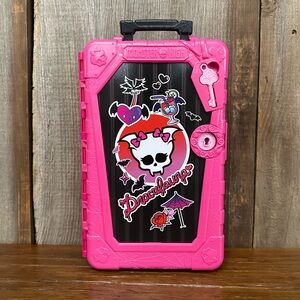 Monster High 2025 Skulltimate Secrets Gore-geous Oasis Case Draculaura in Pink